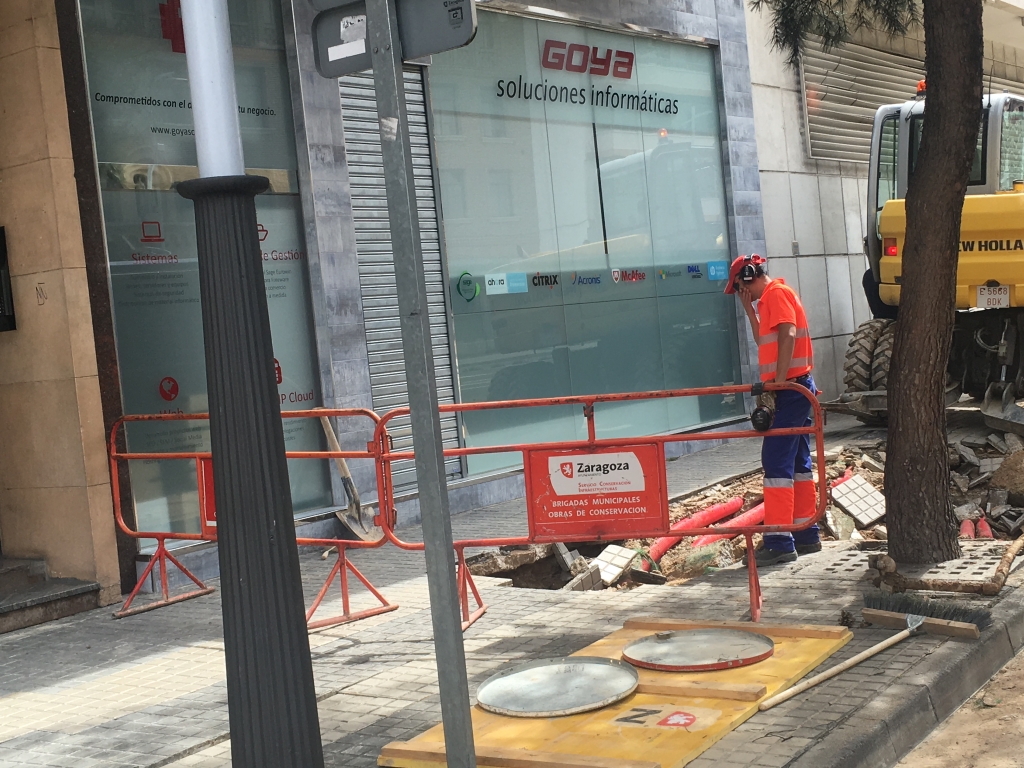 Reventón en la puerta de nuestra oficina